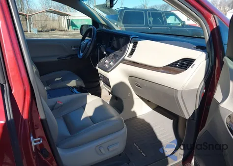 2015 Toyota Sienna Xle 8 Passenger z USA, uszkodzony, nr VIN 5TDYK3DC4FS543473